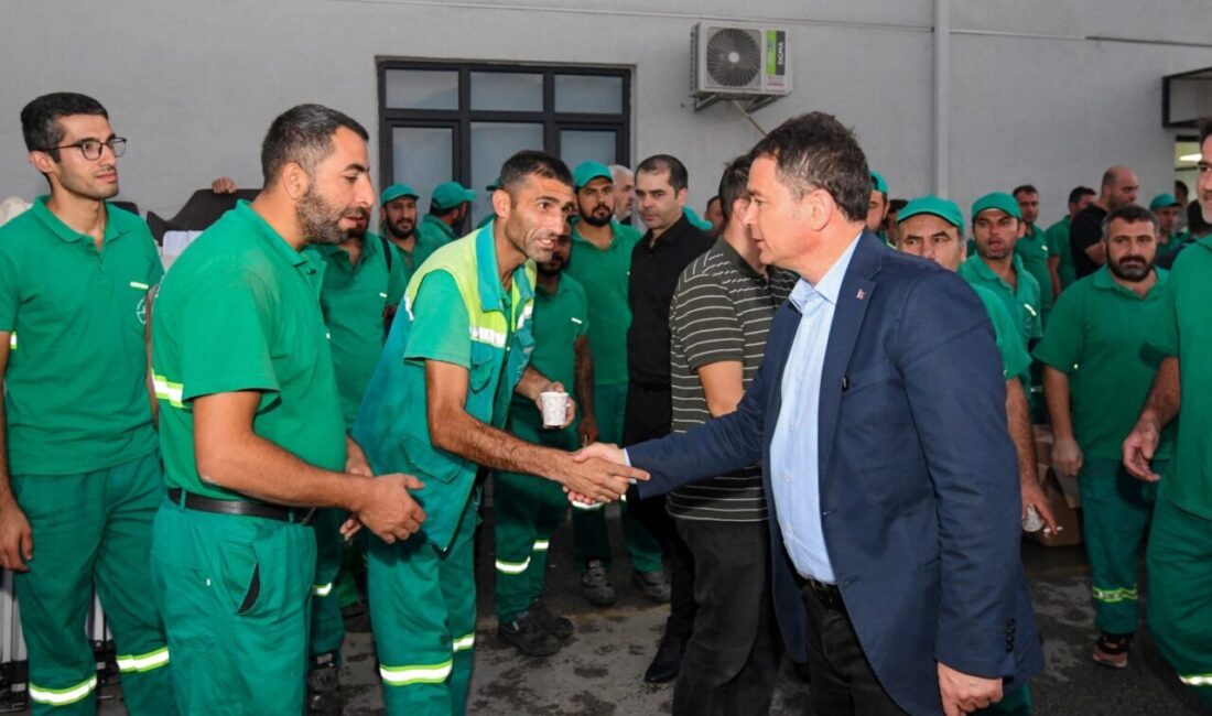 Osmangazi Belediye Başkanı Erkan Aydın, kentin temizliği için günün ilk