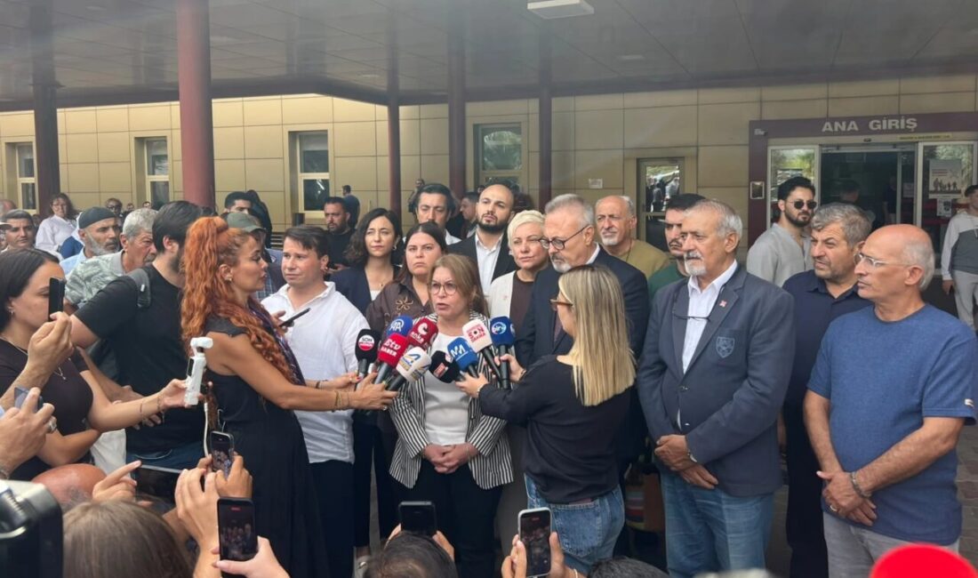 Manisa'nın Turgutlu ilçesinde okul önünde 11 öğrencinin yaralandığı silahlı saldırının
