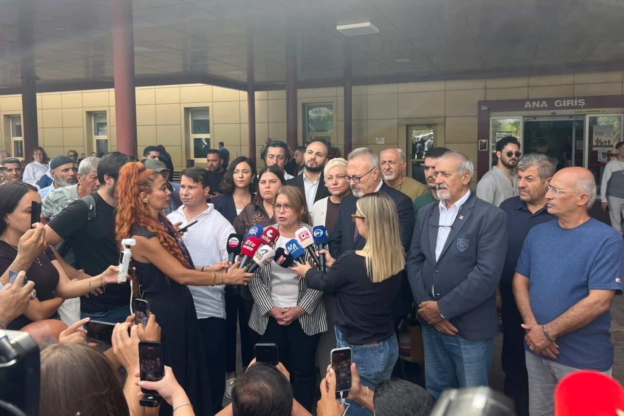 Manisa'nın Turgutlu ilçesinde okul önünde 11 öğrencinin yaralandığı silahlı saldırının