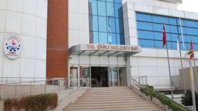 İzmir’in Çiğli ilçesinde belediyeye ait Akvaryum Kafe, gece saat 02.47’de