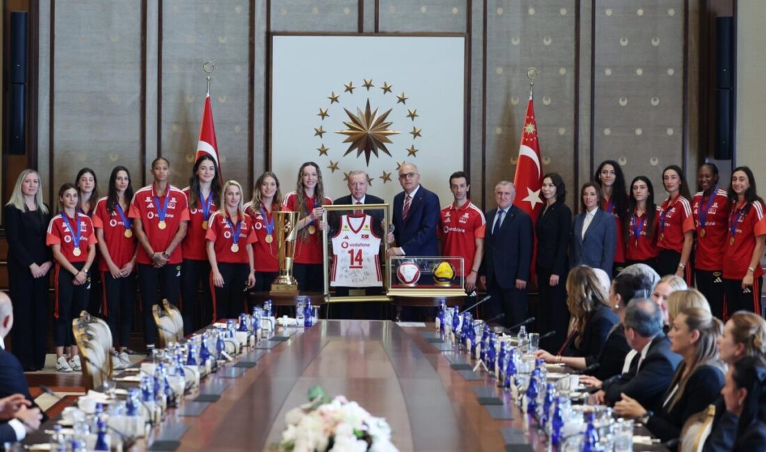 Cumhurbaşkanı Recep Tayyip Erdoğan, Avrupa Şampiyonu A Millî Kadın Voleybol