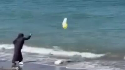 Düzce’nin Akçakoca ilçesinde piknik yapan 2 kadının topladıkları çöpleri denize