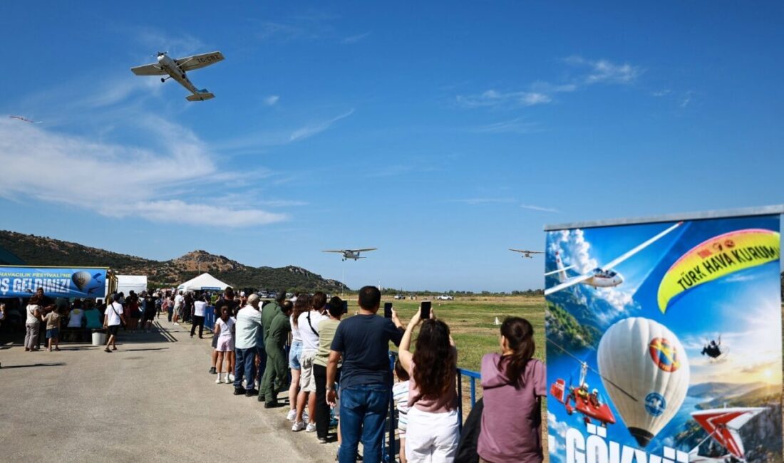 Türk Hava Kurumu’nun Selçuk Efes Havaalanı’nda düzenlediği festival, halk uçuşları,
