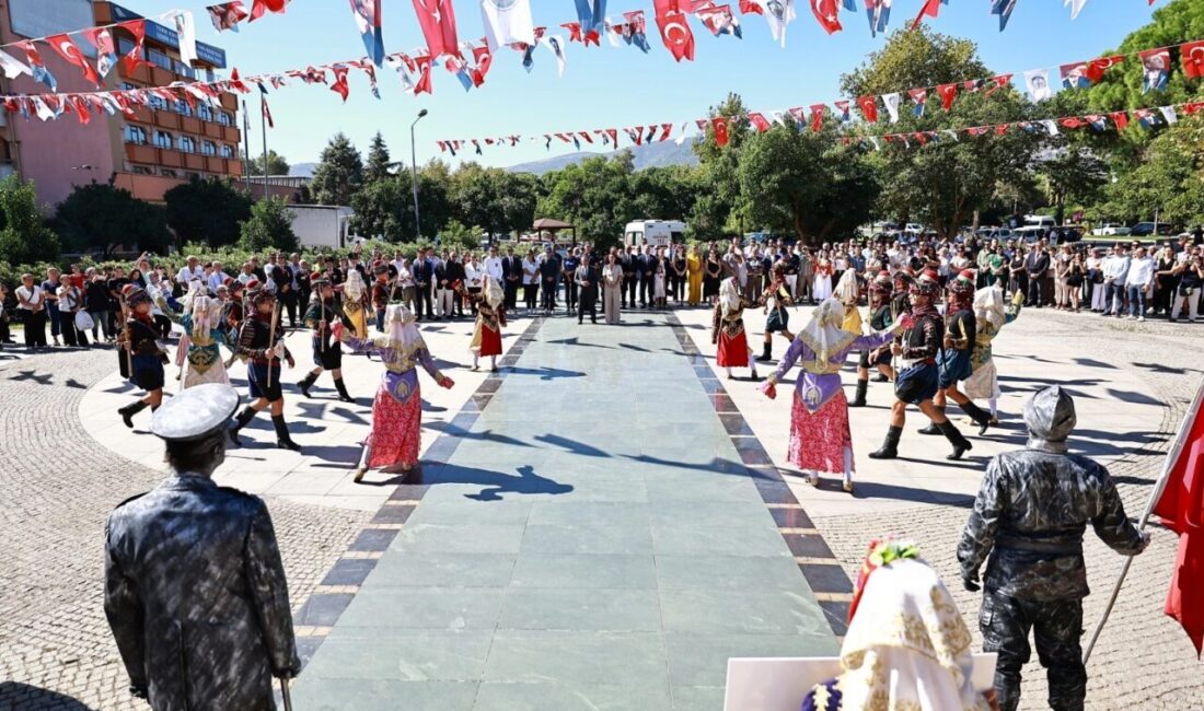 Efes Selçuk’un düşman işgalinden kurtuluşunun 104’üncü yıl dönümü, Atatürk Anıtı