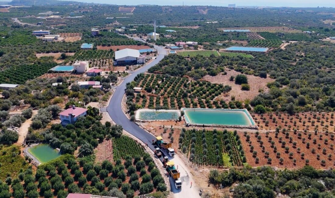 Kentin her köşesindeki yol ağını yenileyen Mersin Büyükşehir Belediyesi, Erdemli’de