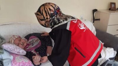 Aile ve Sosyal Hizmetler Bakanı Mahinur Özdemir Göktaş, evlerinde bakılan