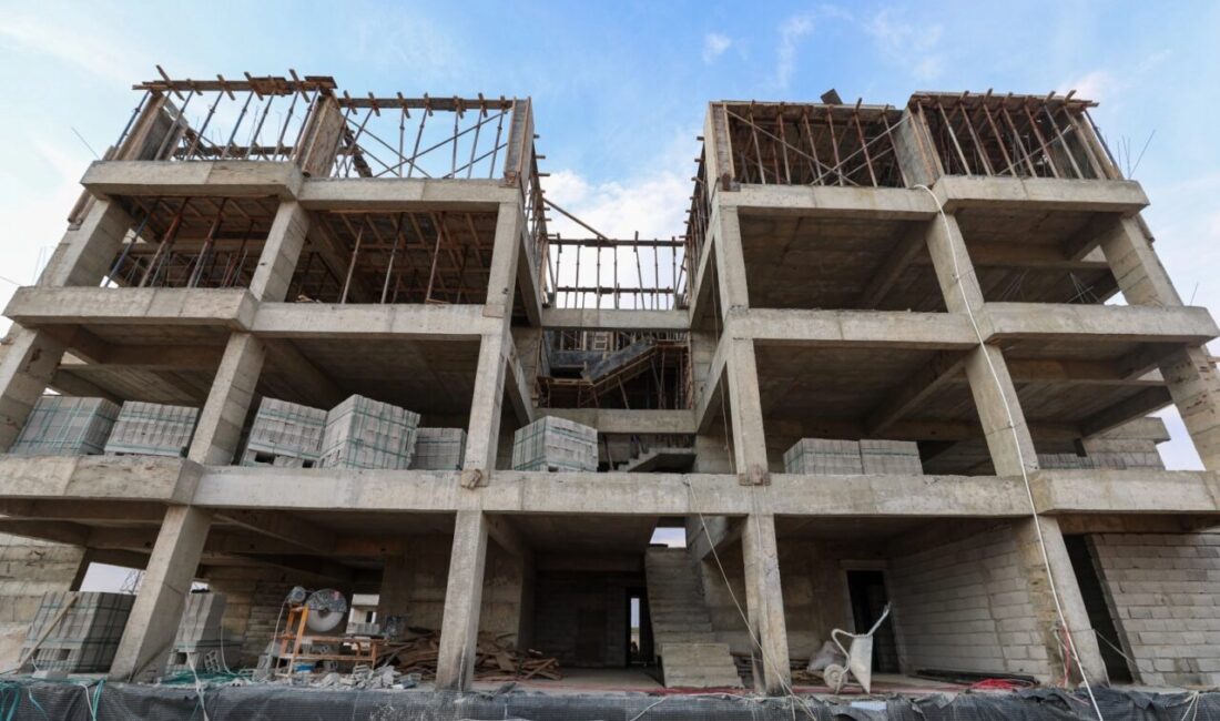 Gaziantep Büyükşehir Belediye Başkanı Fatma Şahin, Karkamış’ta yapımı süren konut