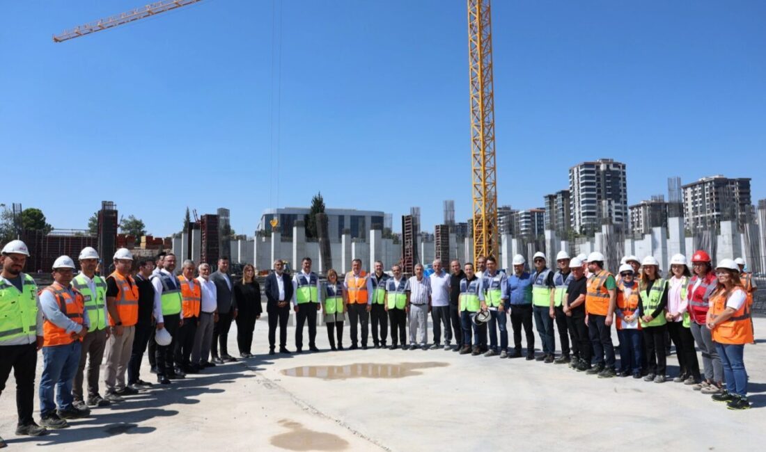 Gaziantep Büyükşehir Belediye Başkanı Fatma Şahin, yapımı devam eden yeni