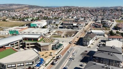 Altyapı çalışmalarının tamamlandığı Kozluca Bulvarında Bursa Büyükşehir Belediyesi BUSKİ ekipleri