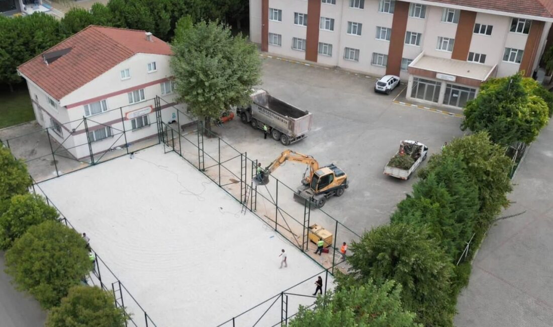 Bursa'da İnegöl Belediyesi, okul idaresi ve öğrencilerin talepleri doğrultusunda Mediha
