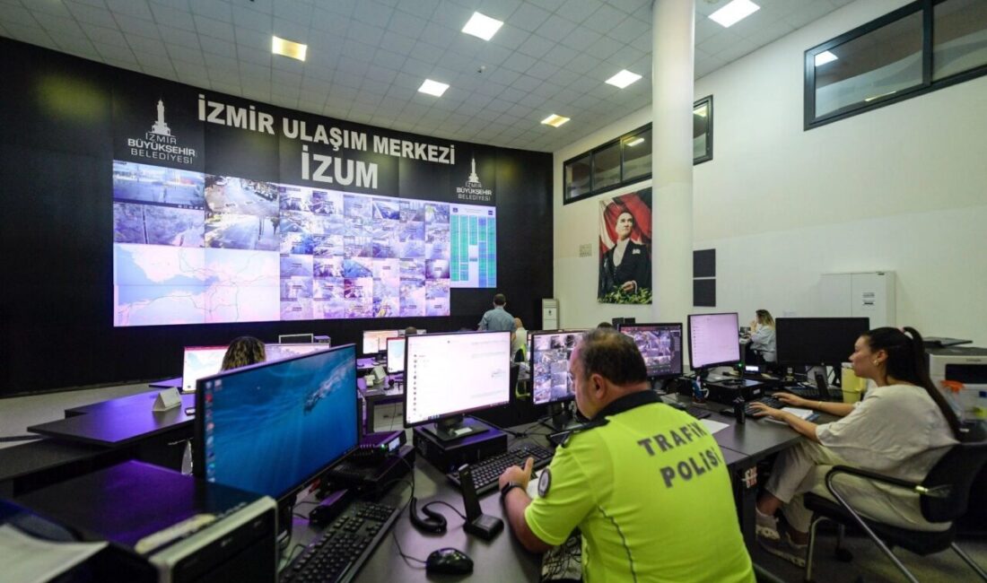 Yeni eğitim öğretim yılının ilk gününde kent genelinde ulaşımın aksamaması