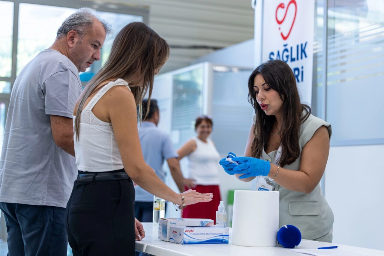 İzmir Büyükşehir Belediyesi, Halk Sağlığı Haftası etkinlikleri kapsamında belediye personeline