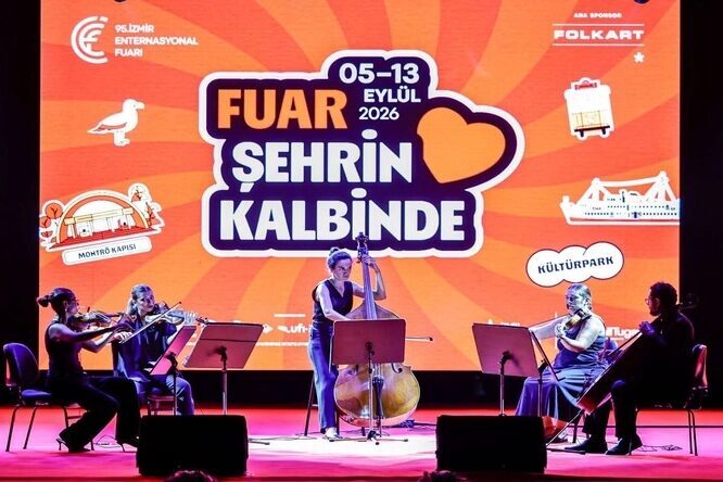 İzmir Enternasyonal Fuarı, Dr. Cemil Tugay'ın katılımıyla resmi törenle açıldı.