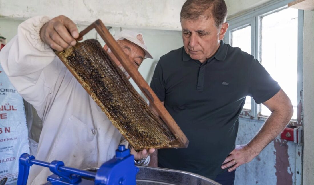 İzmir Büyükşehir Belediye Başkanı Dr. Cemil Tugay, Bergama’nın mahalle ve