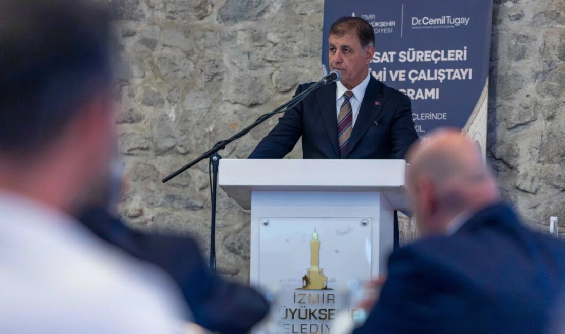 Ruhsat Süreçleri Eğitimi ve Çalıştayı’nda konuşan İzmir Büyükşehir Belediye Başkanı