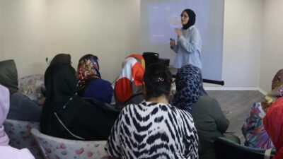 İzmit Belediyesi, ileri yaştaki bireylerin dijital dünyada karşılaşabilecekleri dolandırıcılık risklerine