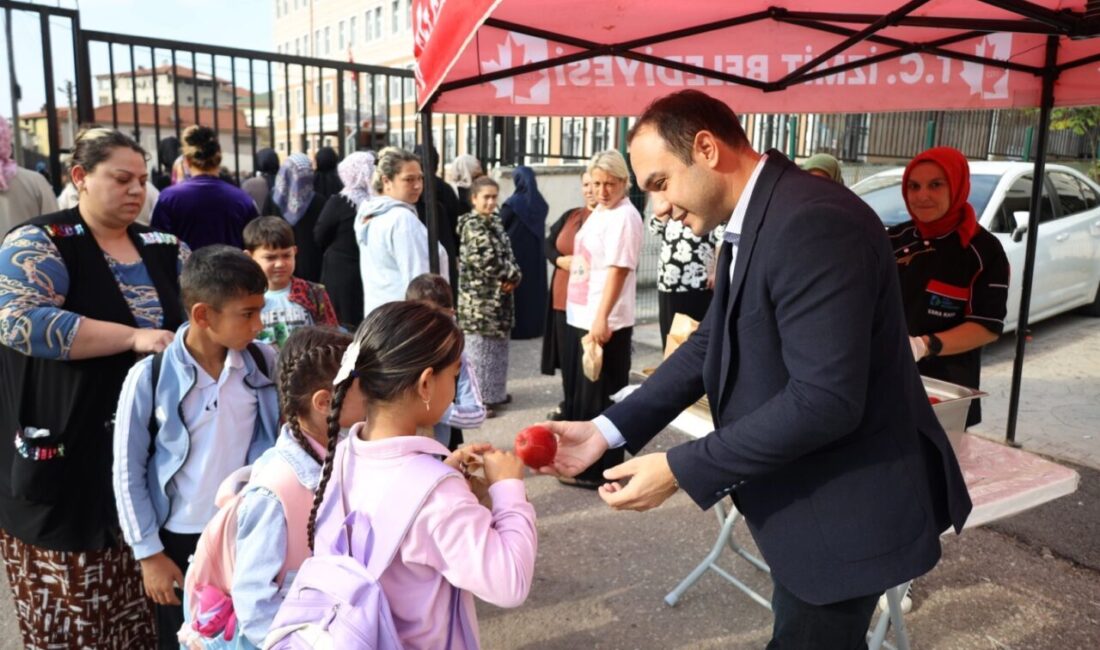 İzmit Belediyesinin Beslenme Saati Projesi kapsamında Ziya Gökalp, Fatma Seher
