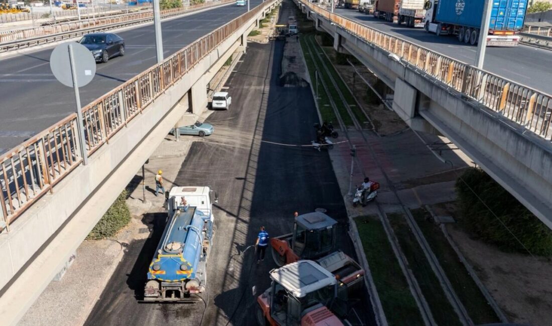 İZSU Genel Müdürlüğü’nün Liman Caddesi’nde yürüttüğü altyapı çalışmasının ilk etabı