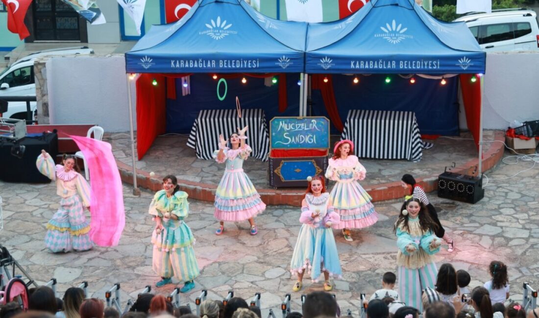 Karabağlar Belediyesi’nin kendi personeli ve teknik altyapısıyla düzenlediği “Neşeli Sokaklar