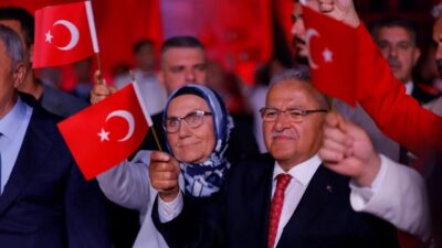Kayseri Büyükşehir Belediye Başkanı Dr. Memduh Büyükkılıç, eşi Dr. Necmiye