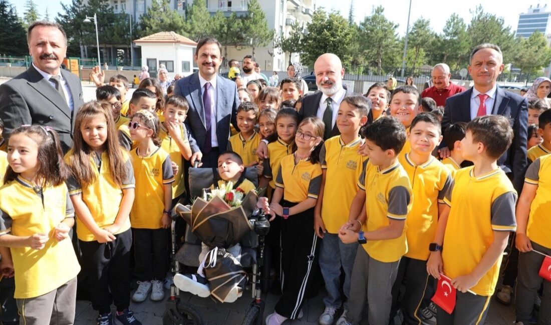 Kayseri Kocasinan Belediye Başkanı Ahmet Çolakbayrakdar, 2026-2027 eğitim-öğretim yılının ilk