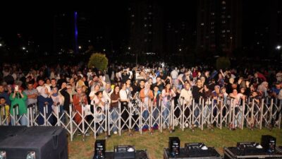 Kayseri Melikgazi Belediyesi'nin İldem Yeşilyurt Parkı’nda düzenlediği konserde Talha Bora