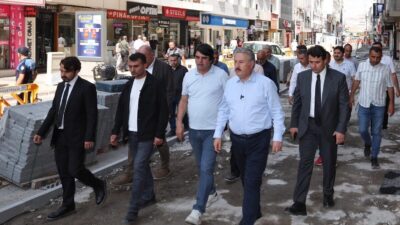 Kayseri Melikgazi Belediyesi, şehrin merkezini güzelleştiren çalışmalarına hız kesmeden devam