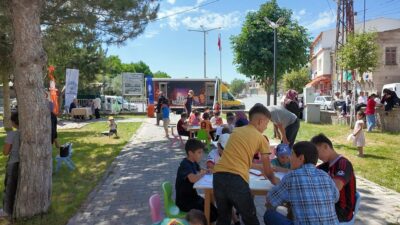 Kayseri Talas Belediyesi'nin çocukları kitapla ve okuma kültürüyle buluşturmak, kırsal