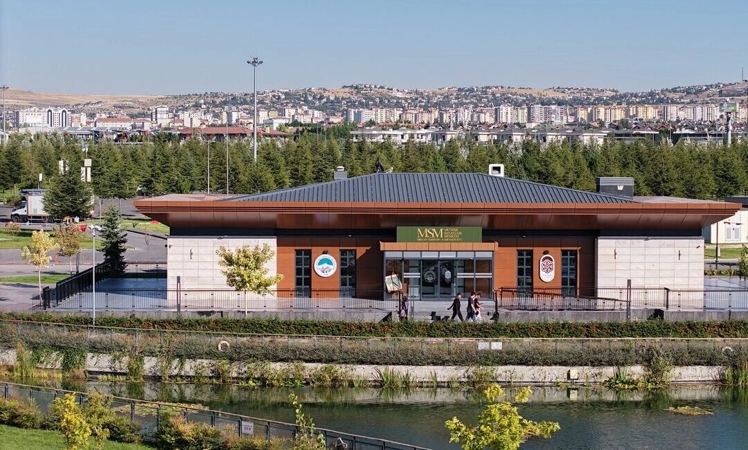 Kayseri Büyükşehir Belediyesi bünyesinde faaliyet gösteren KAYTUR, Recep Tayyip Erdoğan