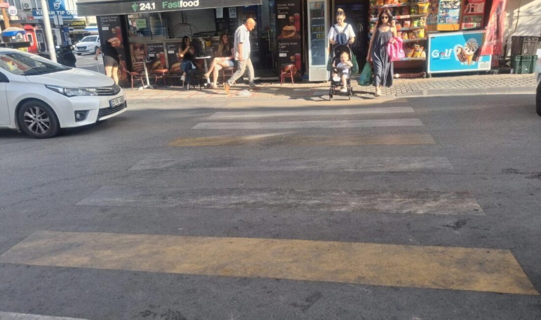 Edirne'nin Keşan ilçesinde sürücüler ile yayalar arasındaki güvenliği sağlayan yaya