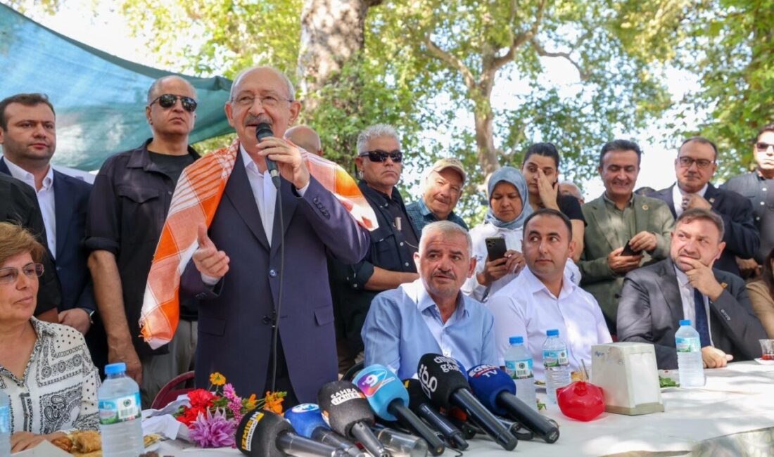 CHP Genel Başkanı Kemal Kılıçdaroğlu, İzmir Buca'nın Kaynaklar köyünde muhtar