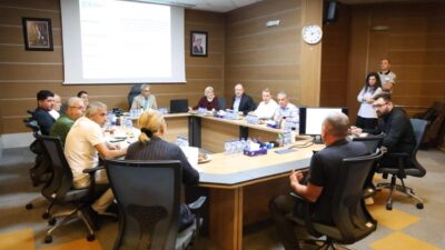 Kocaeli Büyükşehir Belediyesi Encümen Toplantısı’nda 6 taşınmazın kiralama ihalesi gerçekleştirildi.