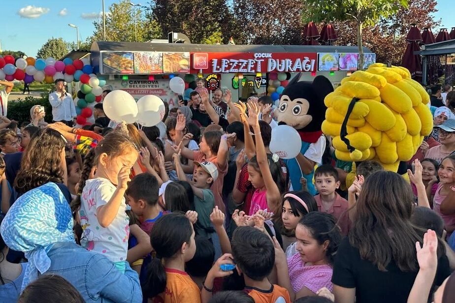 Kocaeli Çayırovalı çocuklar, eğitim-öğretim döneminin başlamasına kısa bir süre kala,