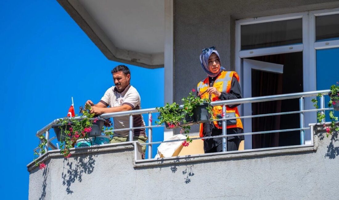 Kocaeli Büyükşehir Belediyesi, “Komşumla Çiçek Açıyorum Projesi” ile Gebze Şehit