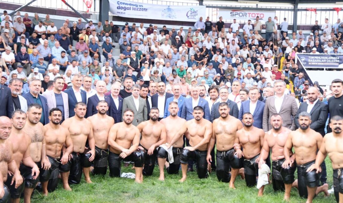 Kocaeli Büyükşehir Belediye Başkanı Tahir Büyükakın, pazar günü Derince Belediyesi’nin