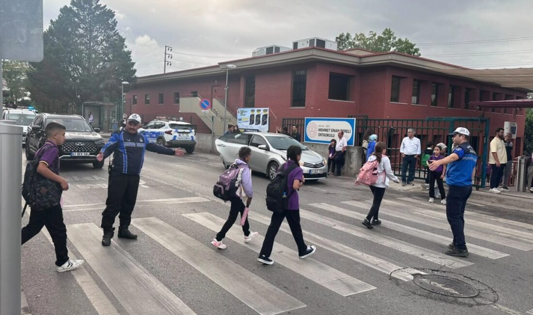 Kocaeli’de 2026-2027 eğitim öğretim yılının ilk ders zili çaldı. Öğrenciler