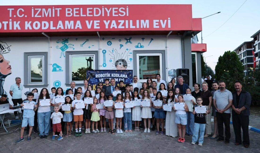 İzmit Belediyesi'nin çocuk ve gençleri teknolojiyle buluşturmak amacıyla hayata geçirdiği