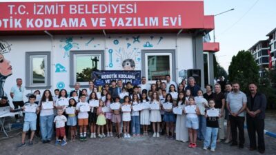 İzmit Belediyesi'nin çocuk ve gençleri teknolojiyle buluşturmak amacıyla hayata geçirdiği