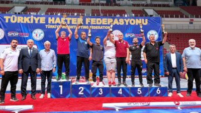 Konya'da Karatay Belediyespor Kulübü Halter Takımı, Konya’nın ev sahipliğinde düzenlenen