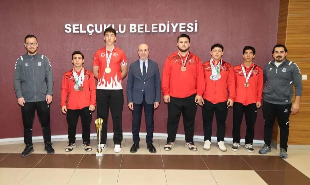 Konya'da Selçuklu Belediye Başkanı Ahmet Pekyatırmacı, uluslararası organizasyonlarda önemli dereceler