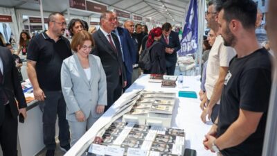 Maltepe Belediyesi’nin düzenlediği 2. Maltepe Kitap Günleri Maltepe Cumhuriyet Meydanı’nda
