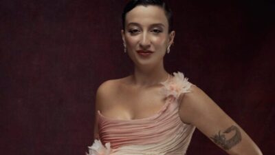 Melike Şahin, yeni teklisi "Ölmem Ölemem" ile dinleyicisiyle buluşuyor.