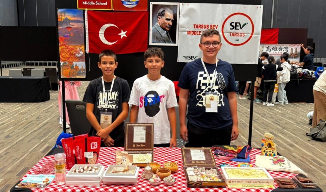 Mersin'de Tarsus SEV Ortaokulu öğrencileri, İstanbul'da düzenlenen World Scholar's Cup