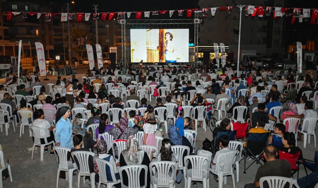 Açık hava sineması nostaljisini yaz boyunca Mersinlilere yaşatan Mersin Büyükşehir