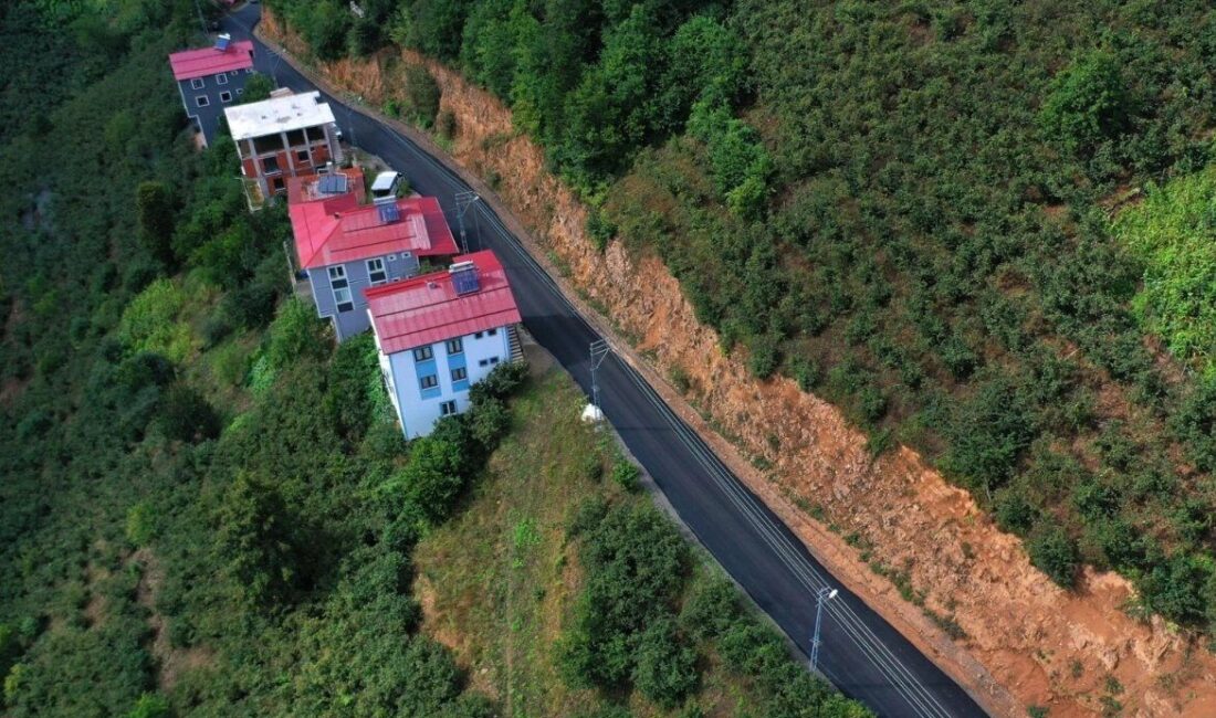 Ordu Büyükşehir Belediyesi, kırsal mahallelerde ulaşım konforunu artırmak için sürdürdüğü
