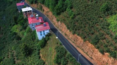 Ordu Büyükşehir Belediyesi, kırsal mahallelerde ulaşım konforunu artırmak için sürdürdüğü