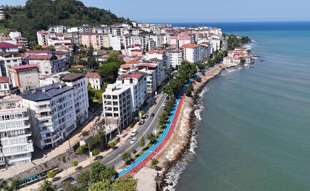 Ordu Büyükşehir Belediyesi, 2021 yılında Ünye’de başlattığı Bisiklet ve Yürüyüş Yolu