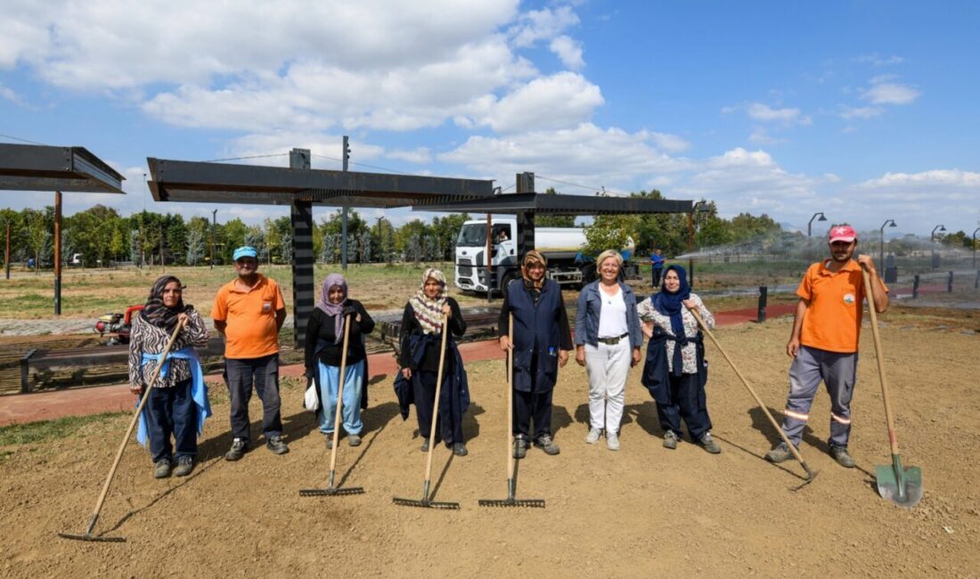 Bursa'da Osmangazi Belediyesi, Soğanlı Millet Parkı’nda gerçekleştirdiği çimleme uygulamasıyla ilçenin