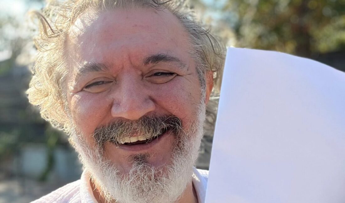 Oyuncu ve mizah yazarı Müfit Can Saçıntı, hakkında yapılan şikayet