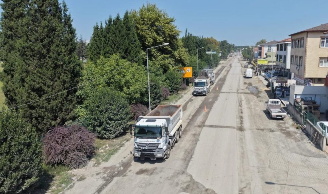 Sakarya Büyükşehir Belediyesi, Arifiye Atatürk Caddesi’nde altyapı çalışmalarını tamamlayarak üstyapı